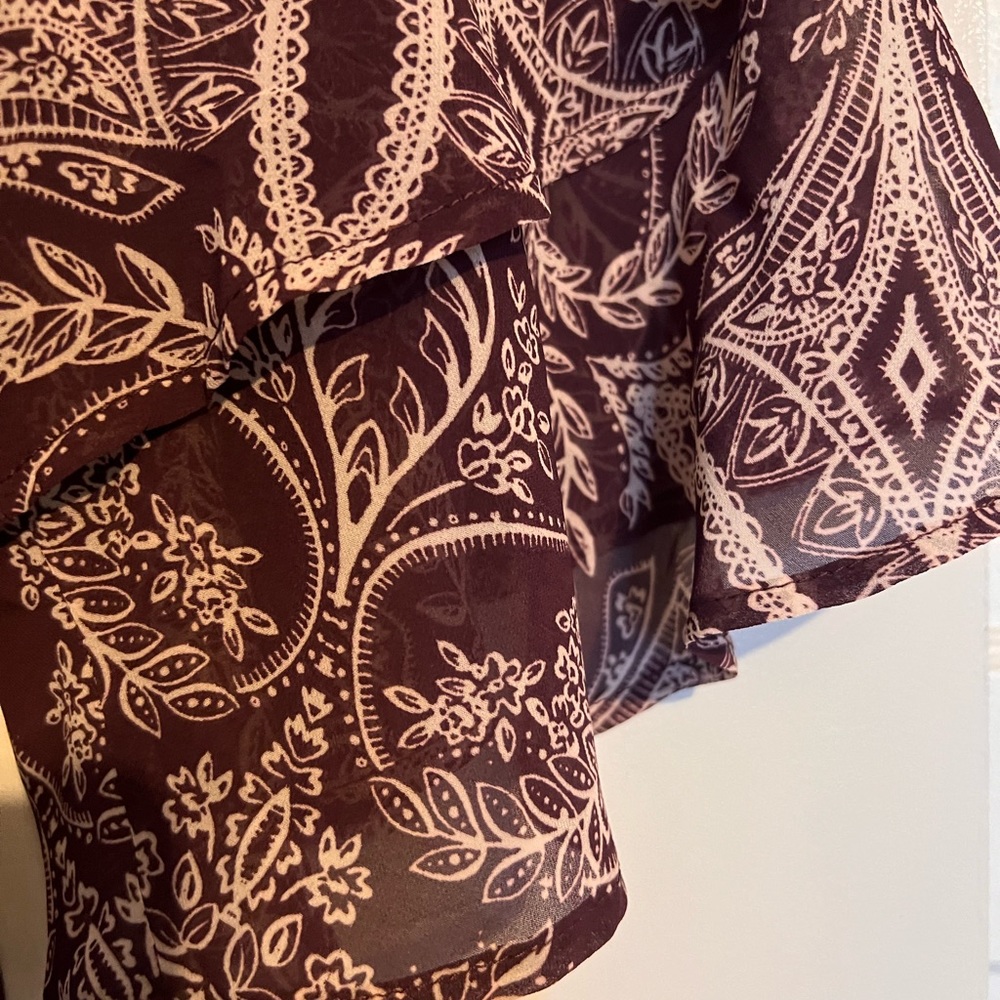 Avenue flowy dress women’s size 22/24 burgundy 3/4 sleeves with ruffles on ends - Picture 4 of 8